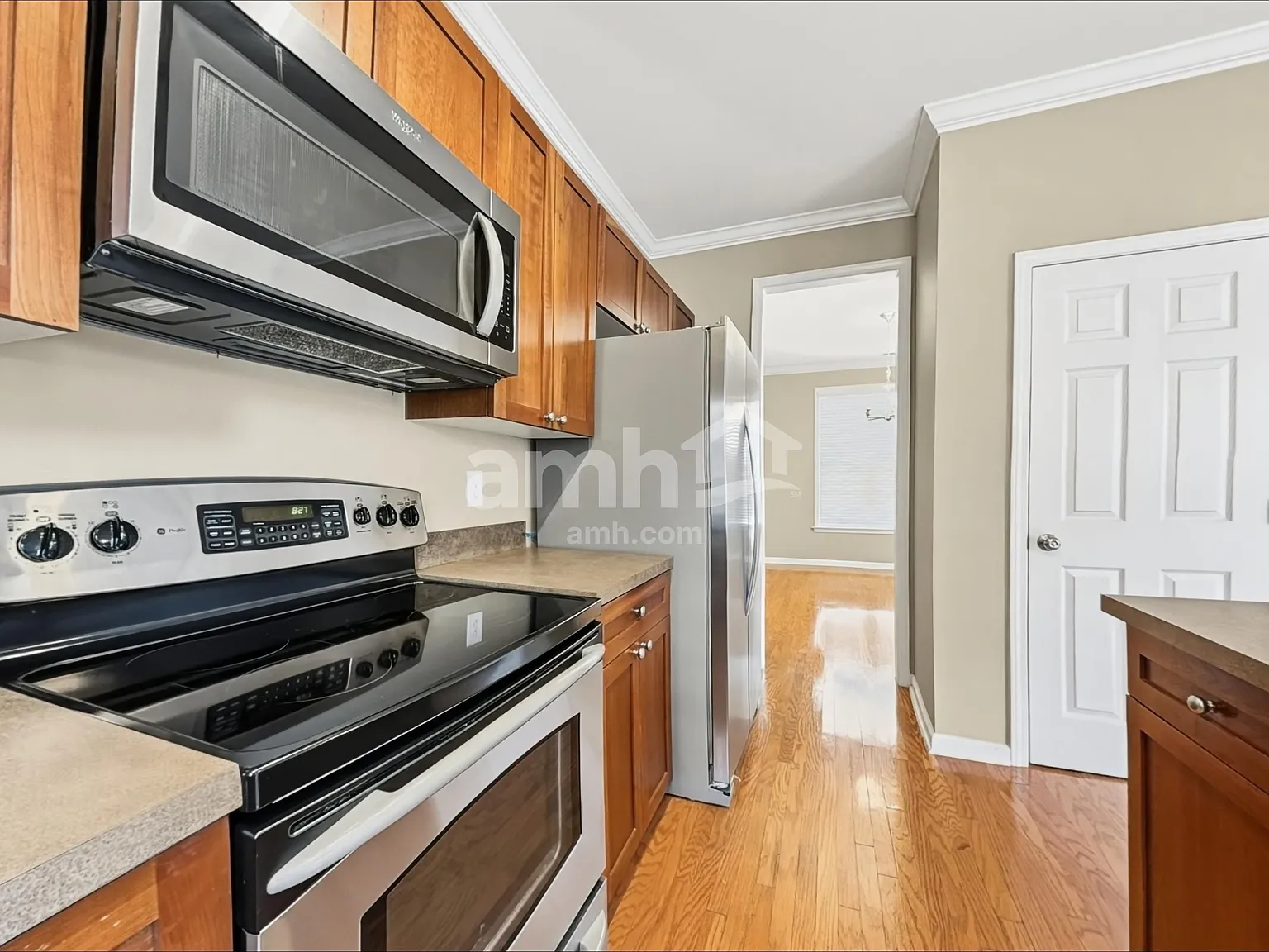 3 bed, 2.5 bath, 2250 sqft, $2,135 — Photo 3