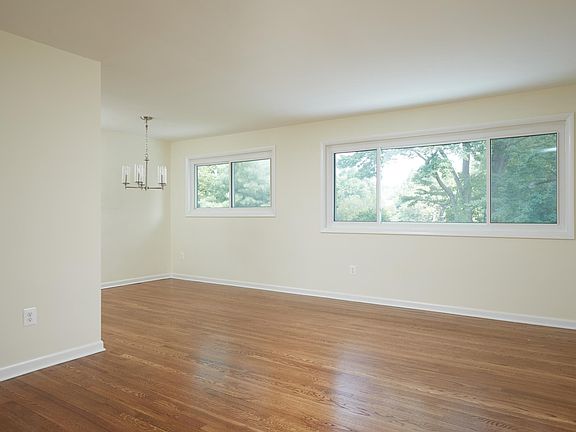 5th image of 3705 Emily St