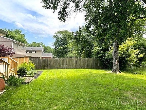 3rd image of 1559 Rockhurst Ln