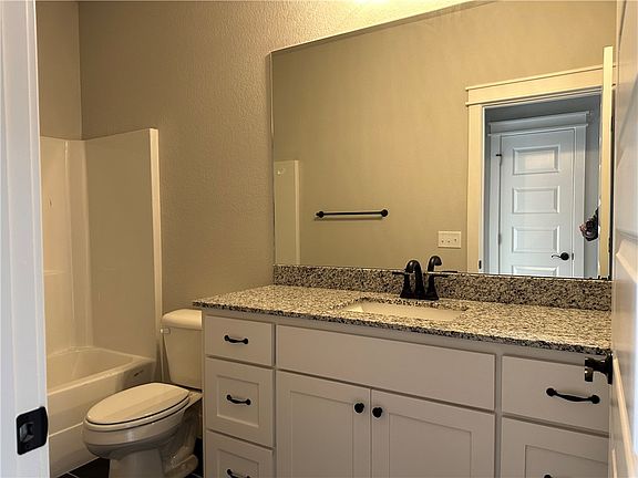 4th image of 4 Briscoe Ln
