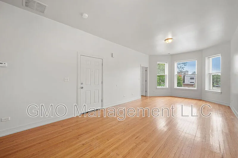 Building Photo - 4230 W Adams St #2