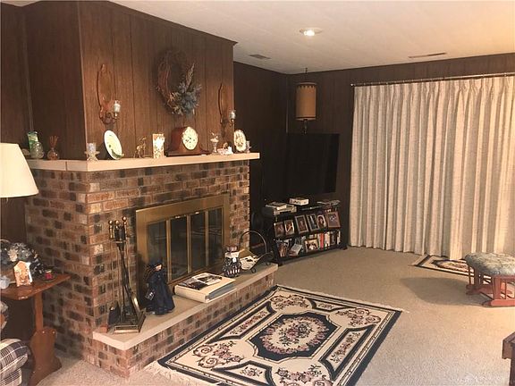 4th image of 809 Terry Ln