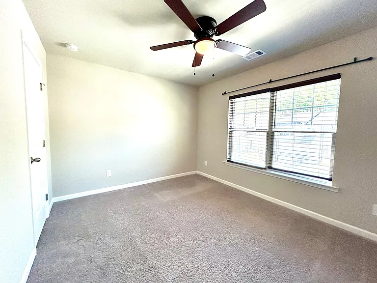 204 Aimes Dr — Photo 17