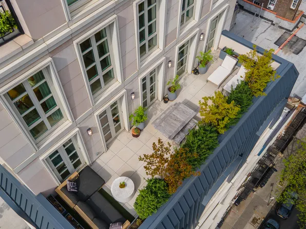 250 East 21st Street 10A image 1 of 21
