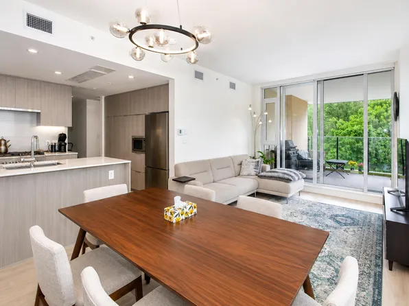 1401 Hunter St #501, North Vancouver, BC V7J 0E2