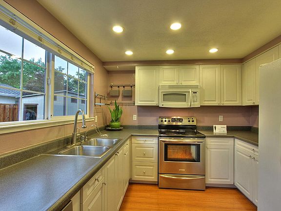 5th image of 1117 Pescadero St