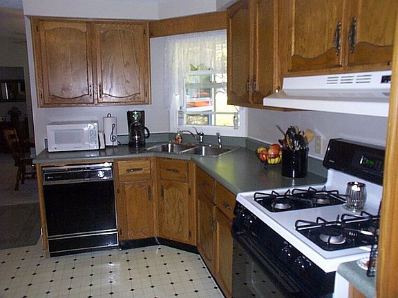 4th image of 6376 Berkshire Ln