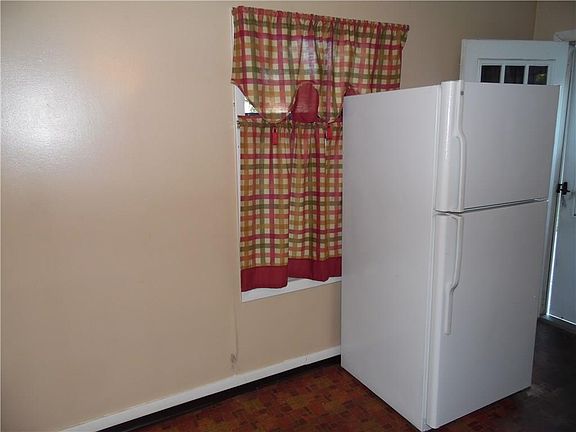 3rd image of 519 Eberhart Dr