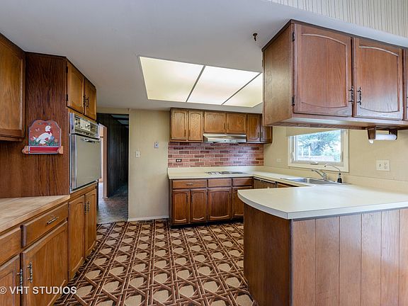 3rd image of 741 Woodhollow Ln