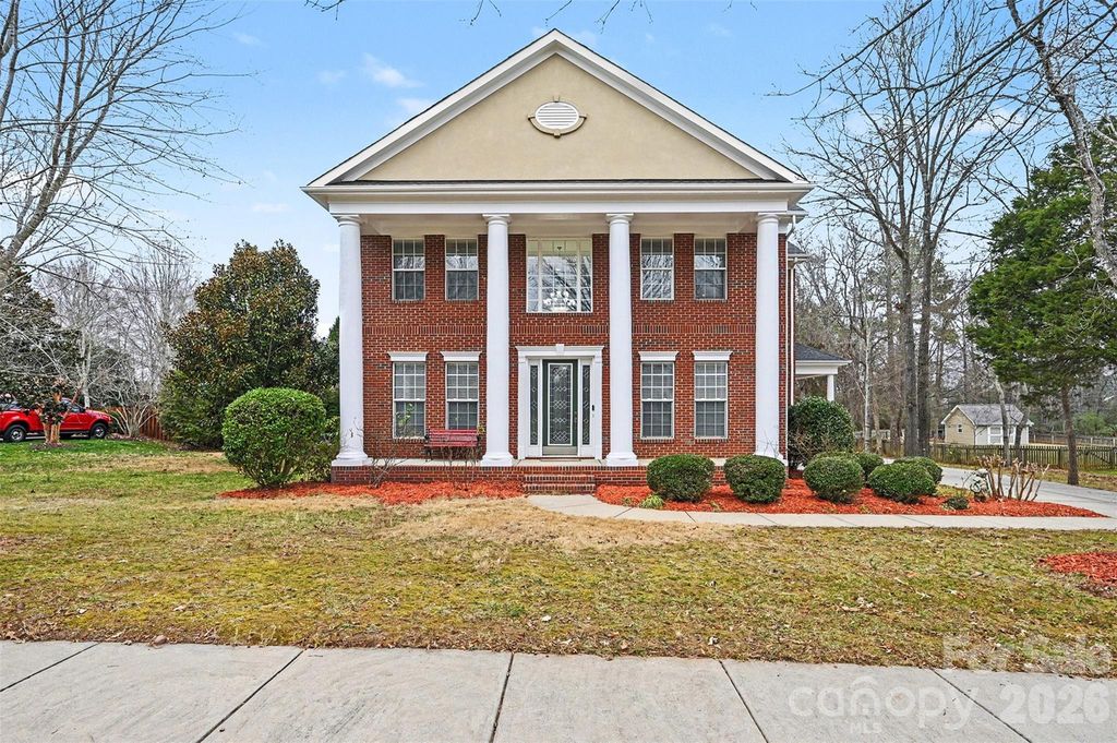 1305 Linden Glen Dr, Matthews, NC - View 3