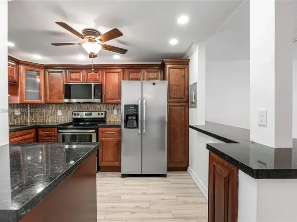 711 S Hollybrook Dr APT 209, Pembroke Pines, FL 33025
