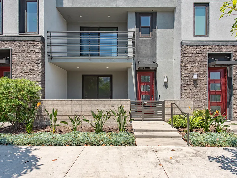 143 Schick — Photo 2
