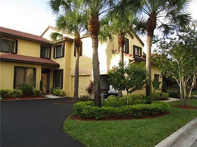 Great Corner Unit with 1 Car Garage