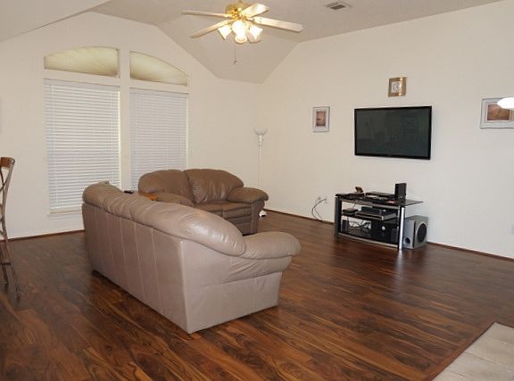 3rd image of 5414 Chase Wood Dr