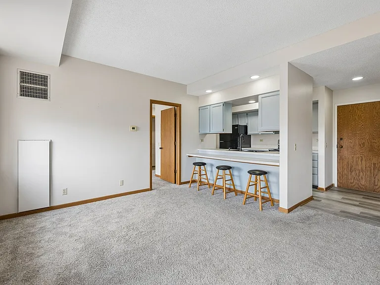 139 N 11th St #1003 — Photo 5