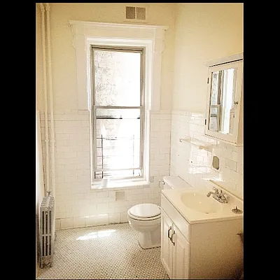 Rented by Flateau Realty | media 22