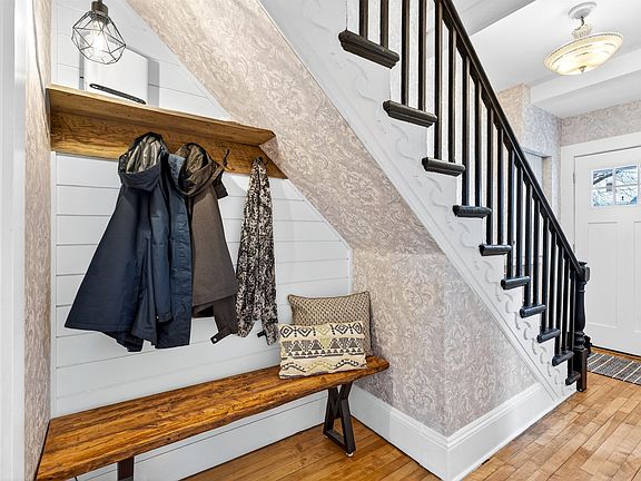 5th image of 363 Queen St #361
