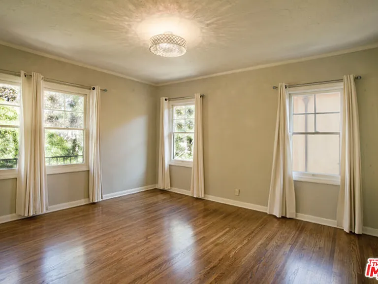 251 S Citrus Ave — Photo 18