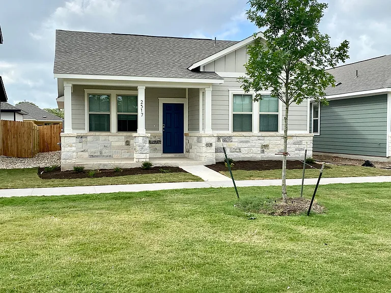 2517 Pecan Island Dr — Photo 2