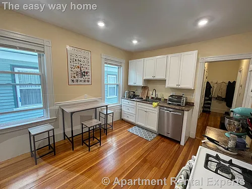 10 Chandler St Photo 1