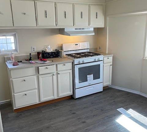 3rd image of 615 E South St #39
