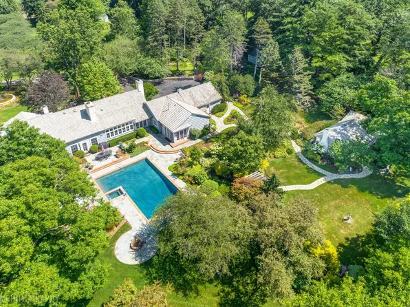 373 W County Line Rd, Barrington Hills, IL 60010