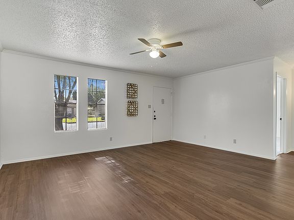 4th image of 1100 Green Downs Dr