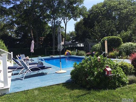 2nd image of 590 Willow Terrace Ln