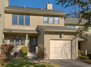 27 Tulip Tree Ln, Mamaroneck, NY 10543