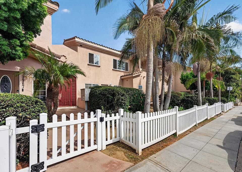 1st image of 3951 Riviera Dr