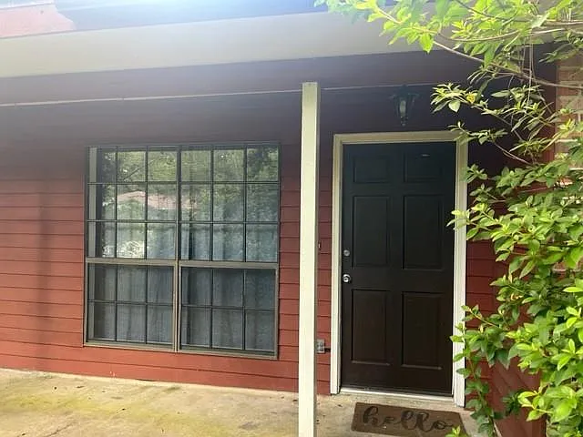 3 bed, 2.0 bath, 1100 sqft, $1,200 — Photo 2