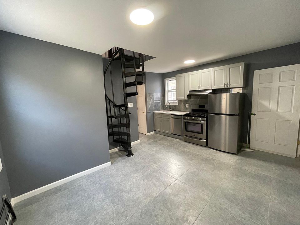 1st image of 11124 169th St #2