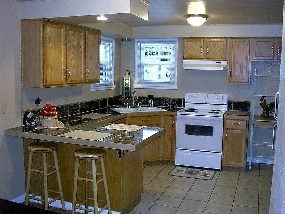2nd image of 714 W McLoughlin Blvd