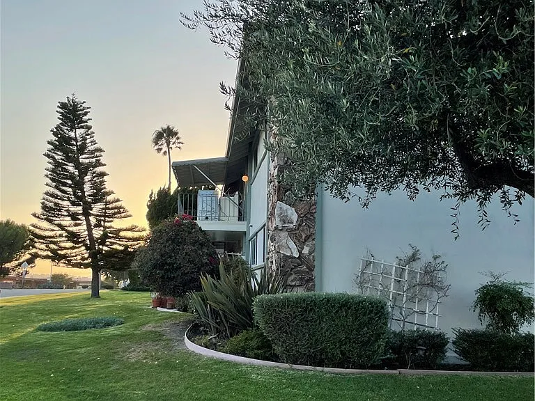 22925 Nadine Cir #B — Photo 2