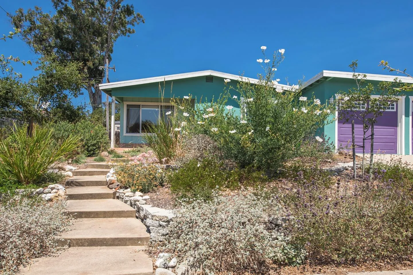 3249 Villa Cir photo 1