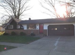 3610 Hunter Dr, North Olmsted, OH 44070