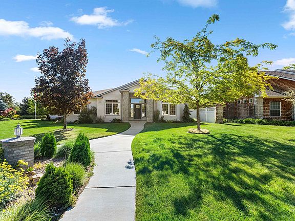 2nd image of 2601 S Willow Brook Pl