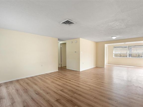 5th image of 9020 Hunt Club Ln