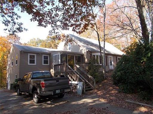 3rd image of 99 Garland Dr