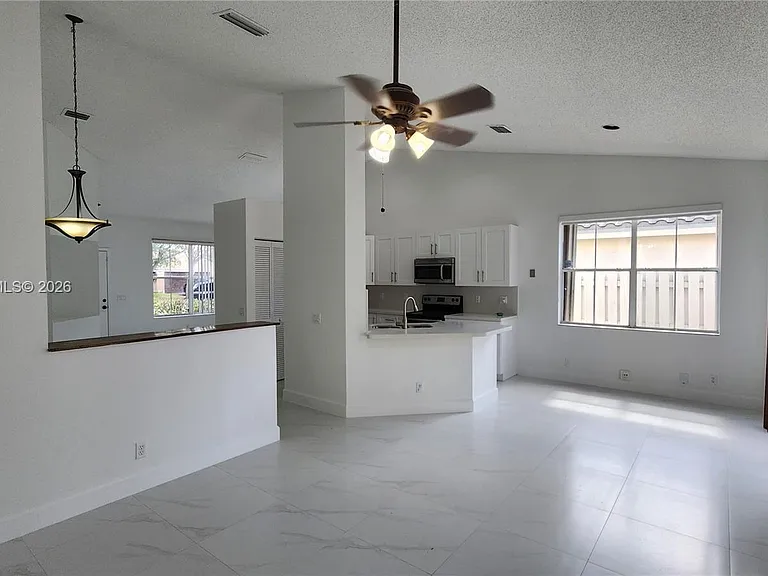 924 Falling Water Rd — Photo 4