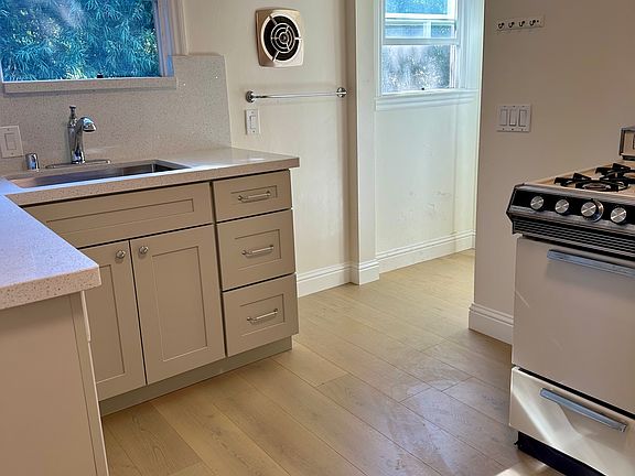 5th image of 2030 Williams St