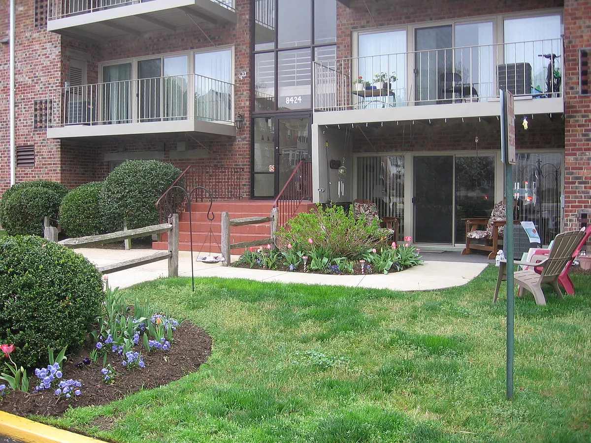 Building Photo - Skyview Apartments