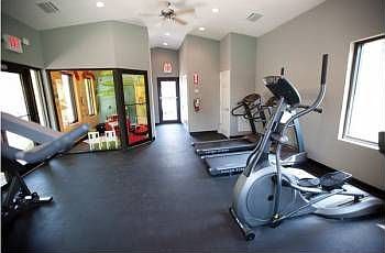 2nd image of 305 Glades Cir
