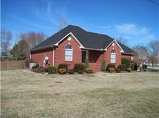 3 Roxey Dr, Fayetteville, TN 37334
