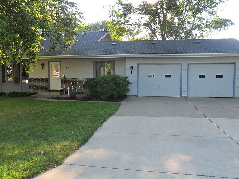 2nd image of 1210 Julia St
