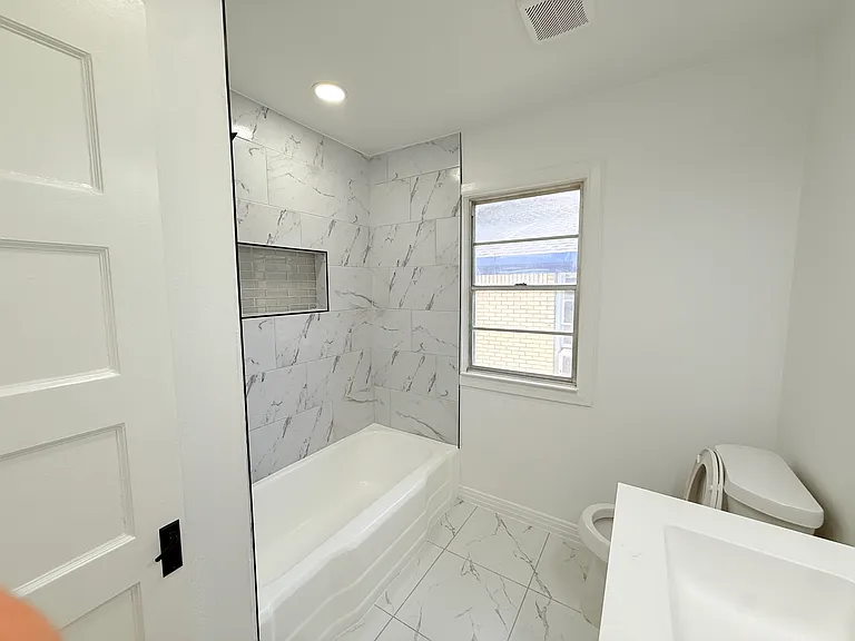 1947 Berwick Ave — Photo 13