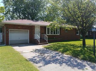 673 Leslie Ave, Wood River, IL 62095