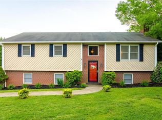 154 Country Meadow Ln, Winston Salem, NC 27107