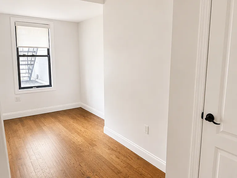 2044 Pacific St #2 — Photo 4