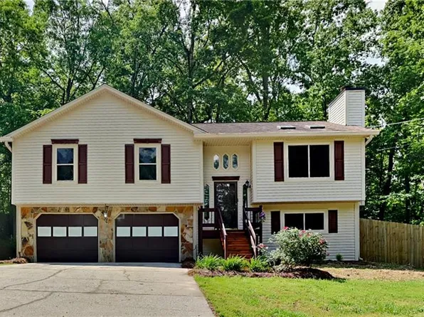 3445 Huntington Ct, Douglasville, GA 30134